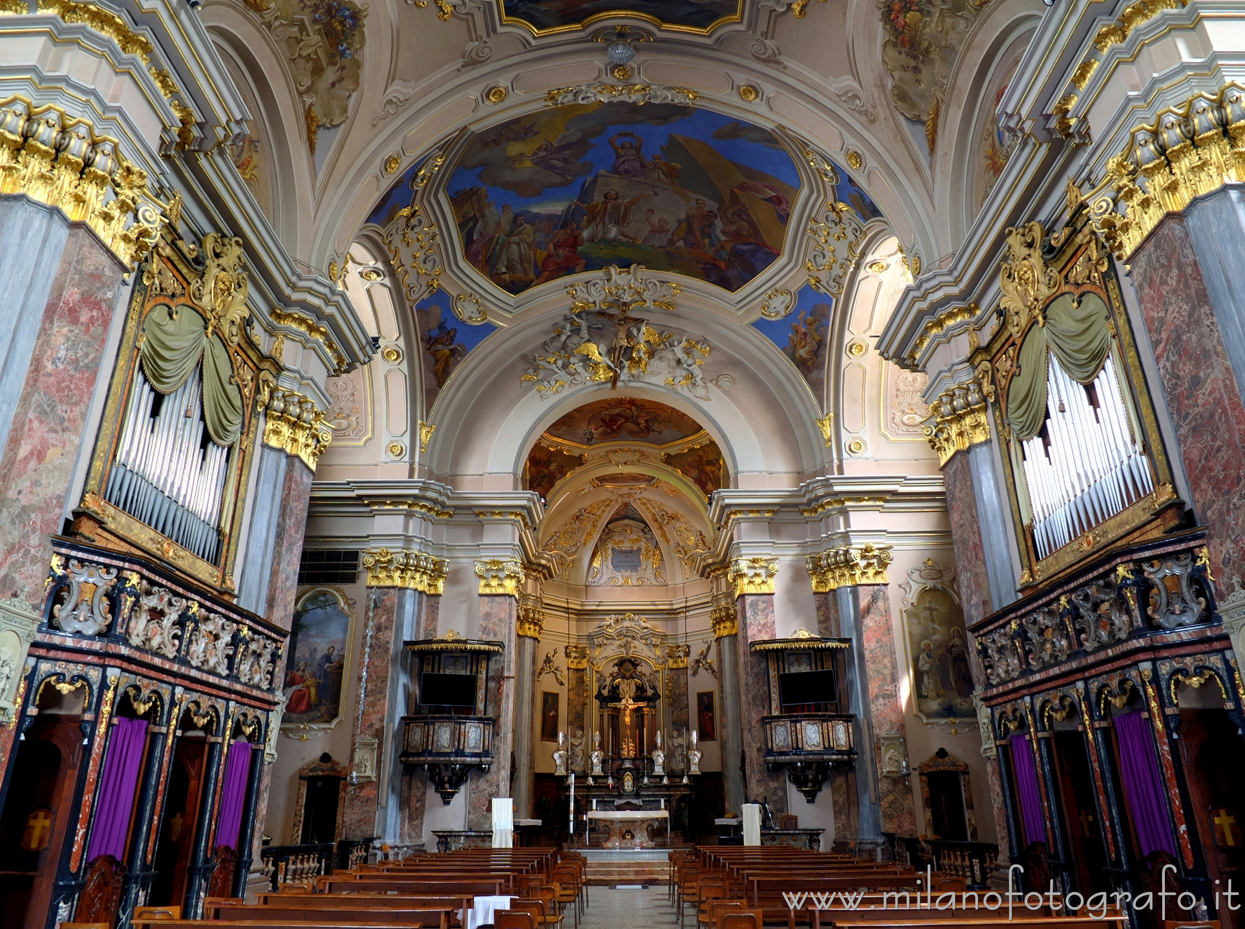 Canzo (Como) - Interno della Basilica di Santo Stefano